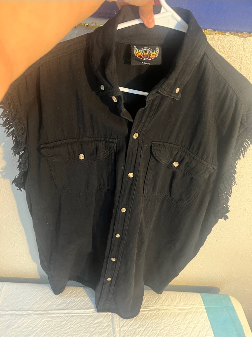 Vintage-Inspired Black Short-Sleeve Button-Up Shirt